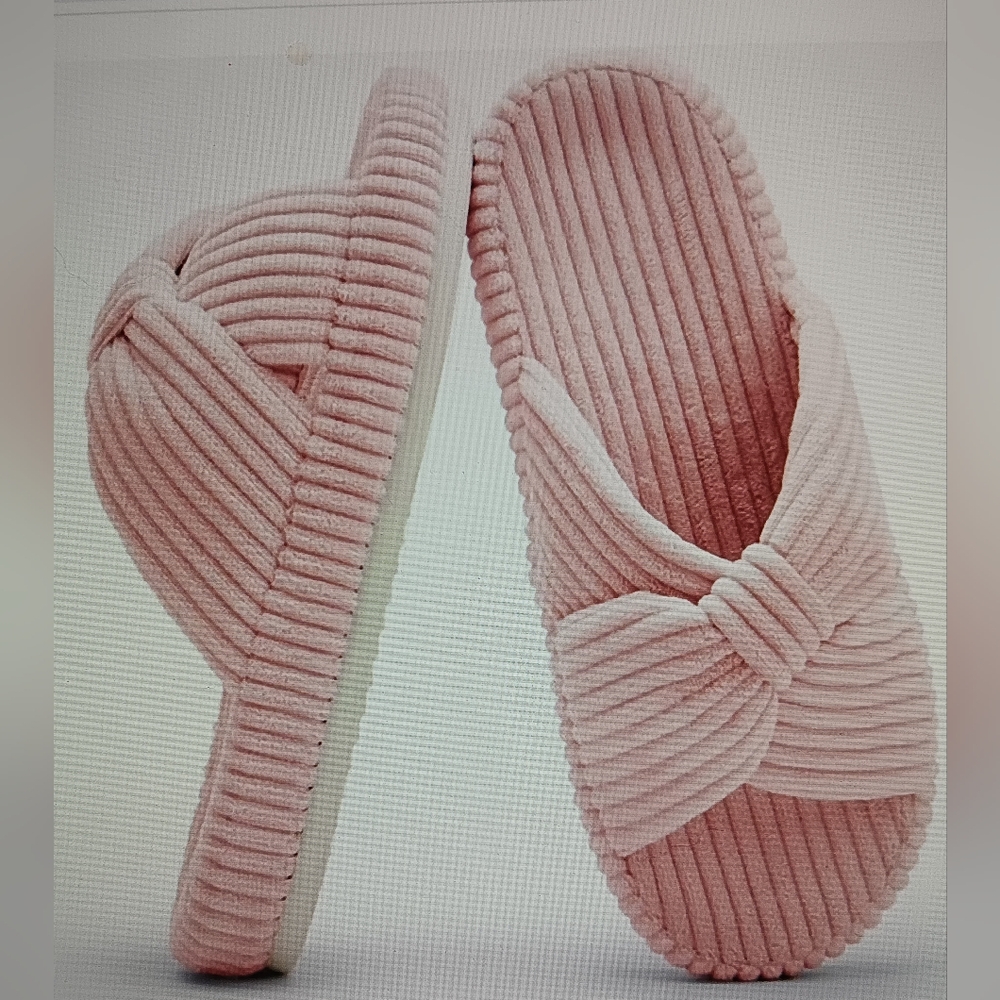 Chantomoo Women's Memory Foam Slippers.  New in Box.